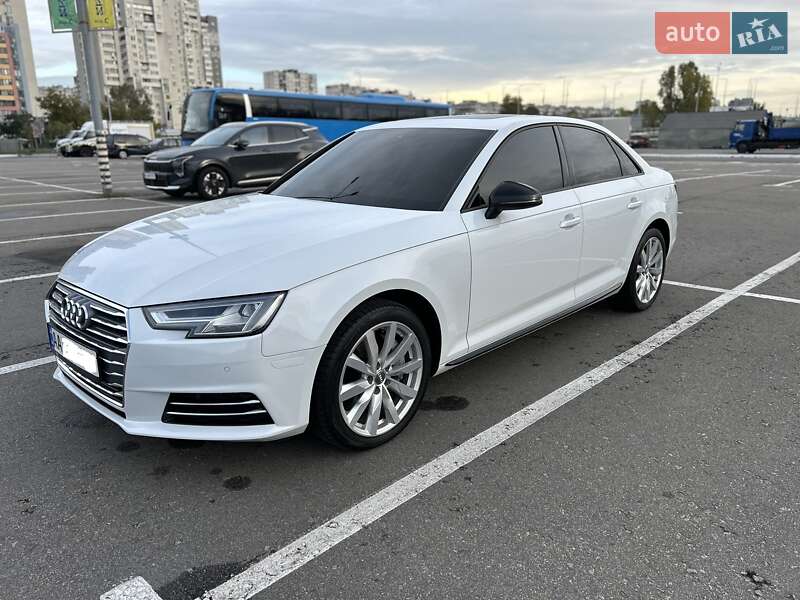 Седан Audi A4 2017 в Киеве