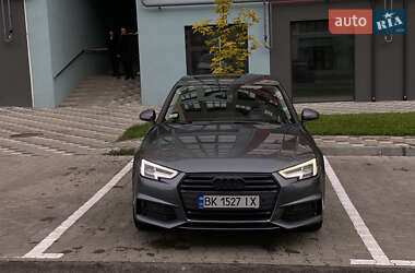 Седан Audi A4 2018 в Ровно