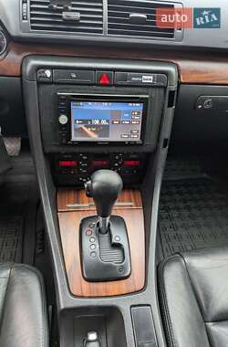 Седан Audi A4 2002 в 