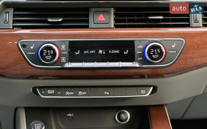 Седан Audi A4 2022 в Львове