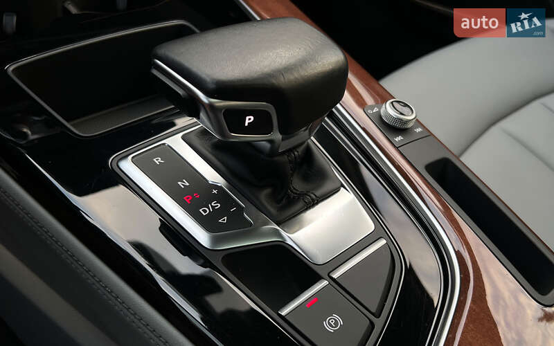 Седан Audi A4 2022 в Львове