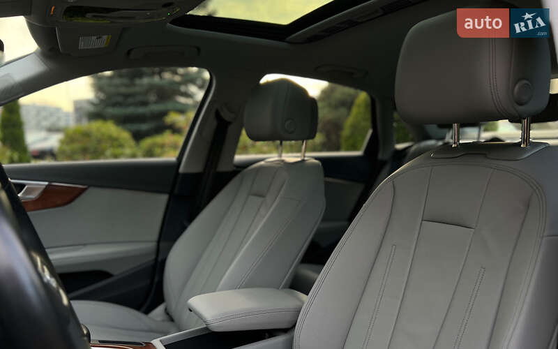 Седан Audi A4 2022 в Львове