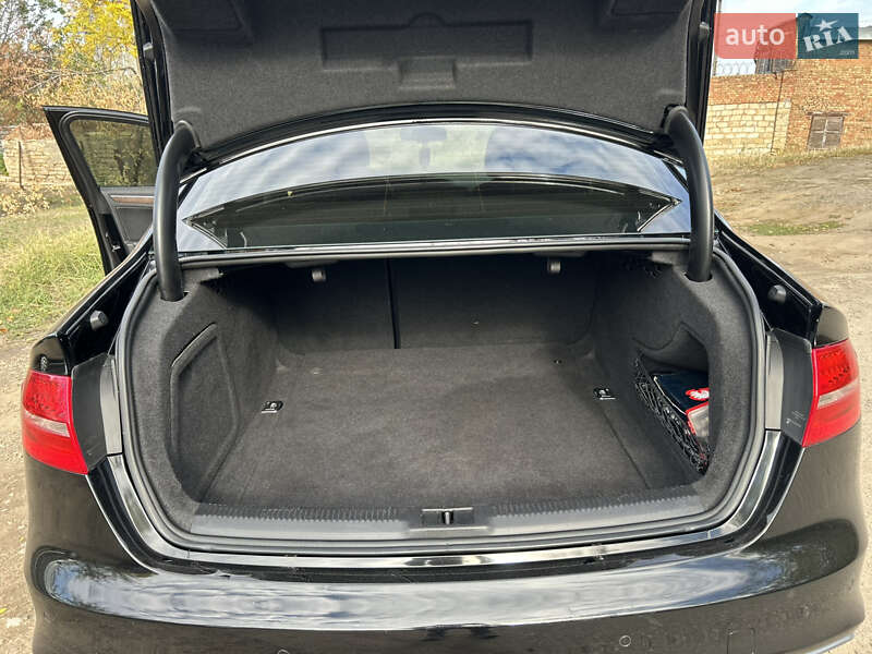 Седан Audi A4 2013 в Николаеве