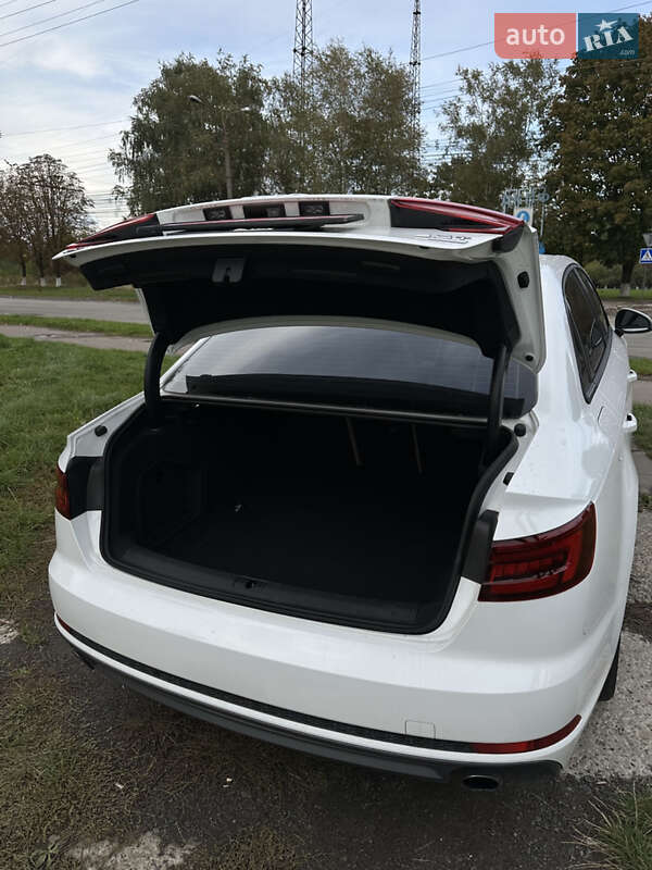 Седан Audi A4 2018 в Луцке