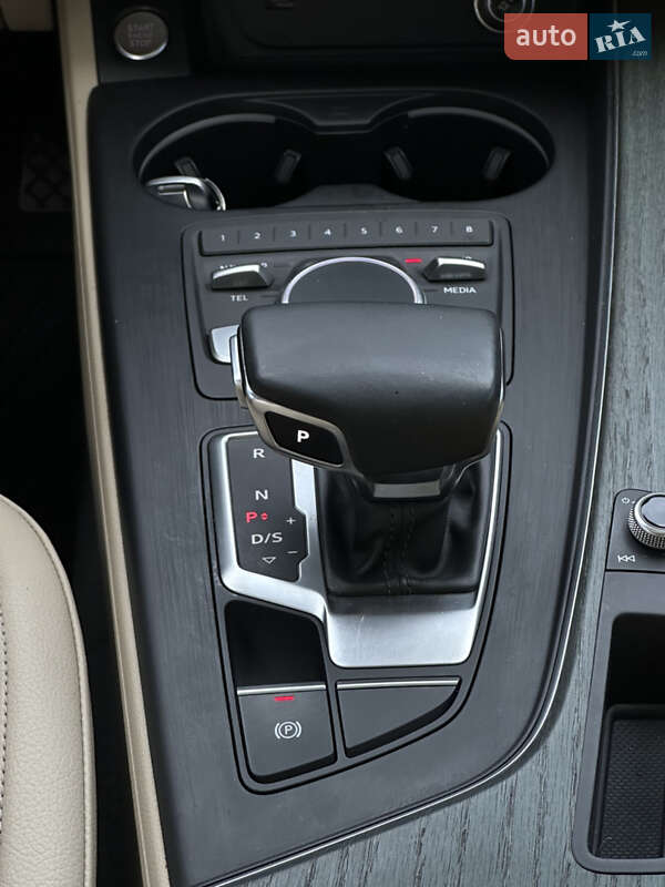 Седан Audi A4 2018 в Луцке