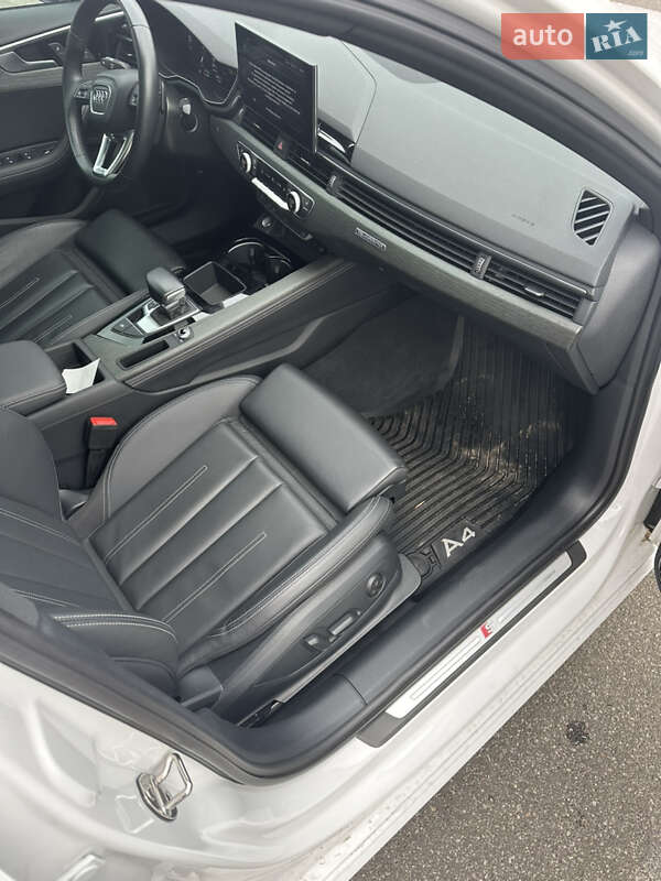 Седан Audi A4 2022 в Киеве