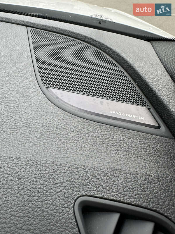 Седан Audi A4 2022 в Киеве