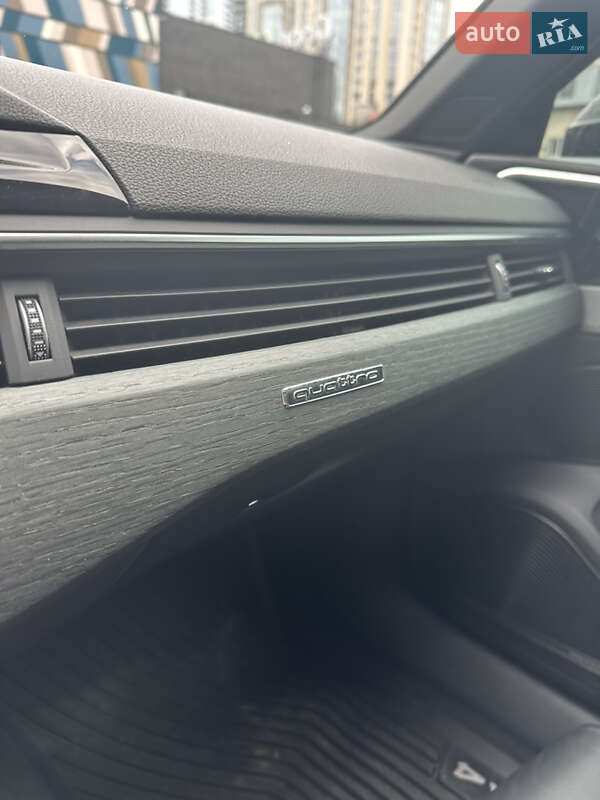 Седан Audi A4 2022 в Киеве