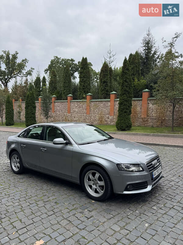 Седан Audi A4 2010 в Киеве