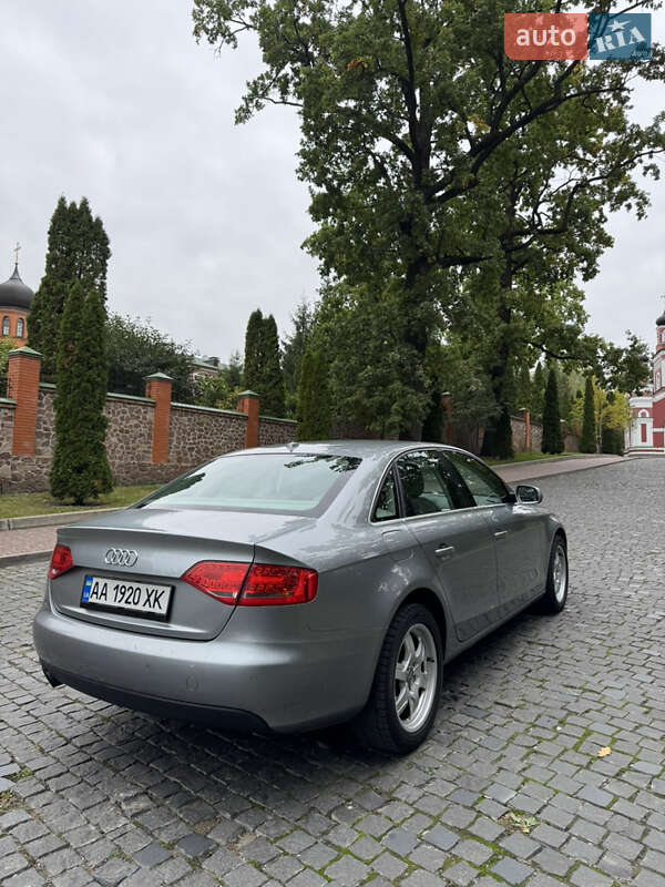 Седан Audi A4 2010 в Киеве