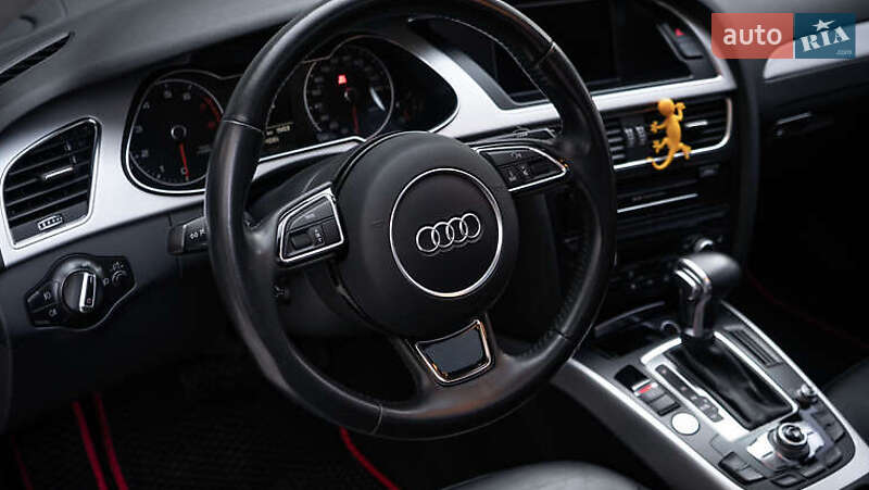 Седан Audi A4 2015 в Киеве