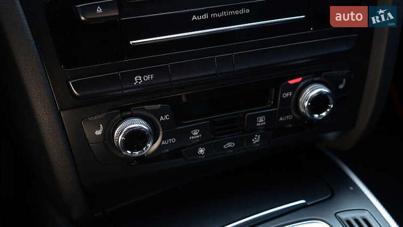 Седан Audi A4 2015 в Киеве