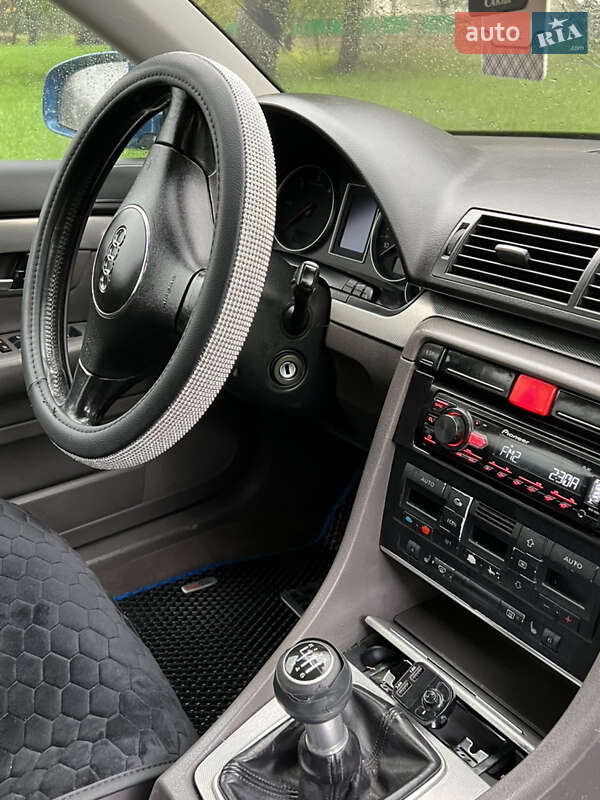 Седан Audi A4 2000 в Косове