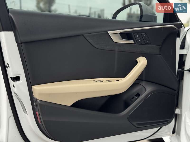 Седан Audi A4 2017 в Киеве