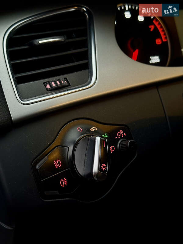 Седан Audi A4 2012 в Ивано-Франковске