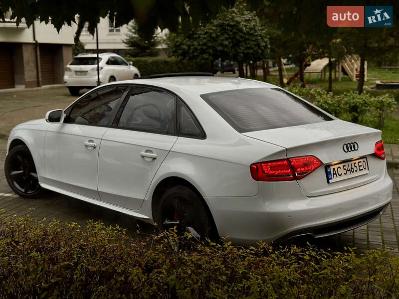 Седан Audi A4 2012 в Ивано-Франковске