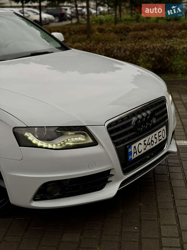 Седан Audi A4 2012 в Ивано-Франковске