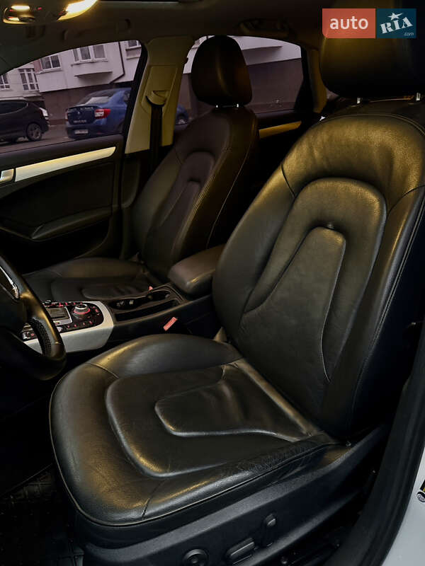 Седан Audi A4 2012 в Ивано-Франковске