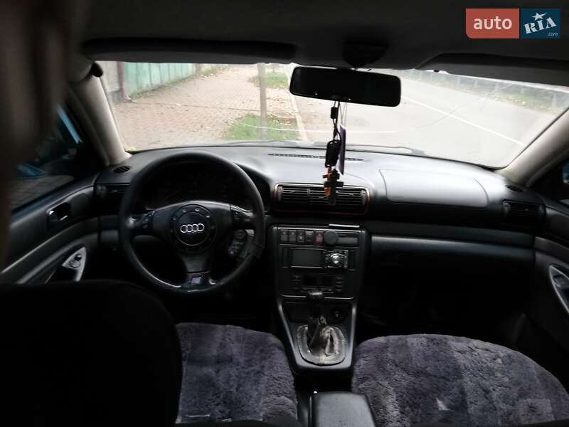 Седан Audi A4 1995 в Рахове