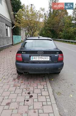 Седан Audi A4 1995 в Рахове