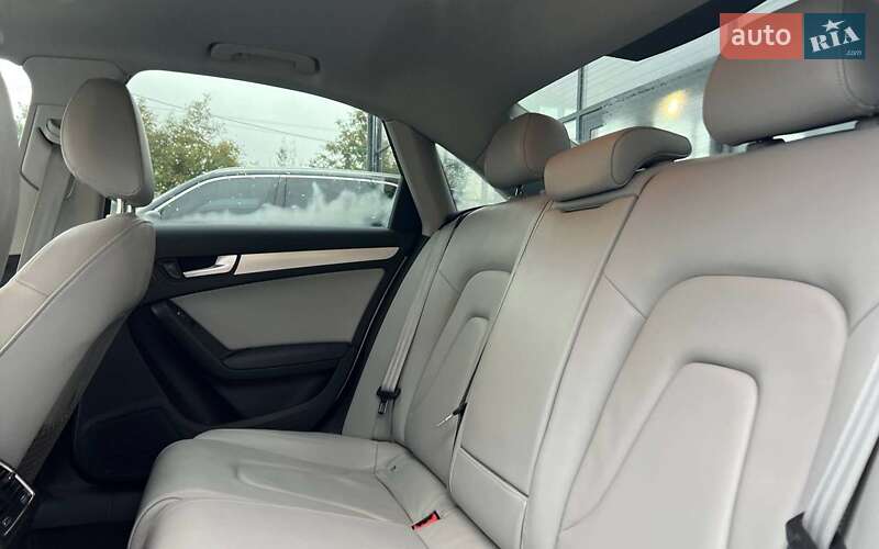 Седан Audi A4 2013 в Ивано-Франковске