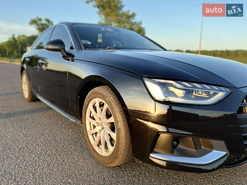 Седан Audi A4 2020 в Киеве