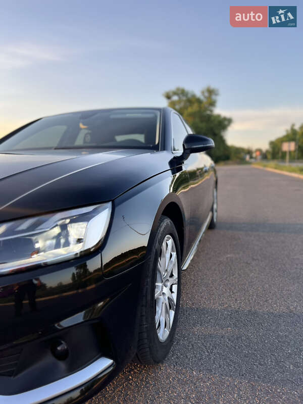 Седан Audi A4 2020 в Киеве