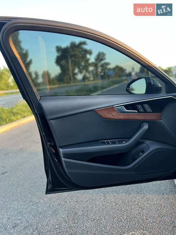 Седан Audi A4 2020 в Киеве