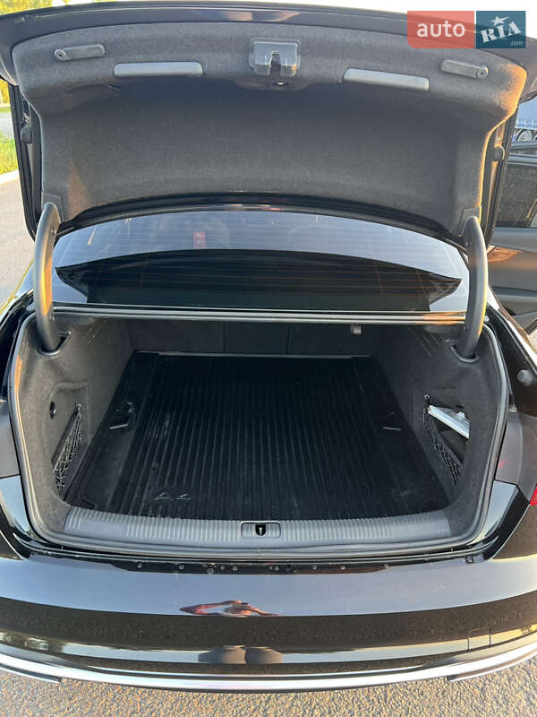 Седан Audi A4 2020 в Киеве