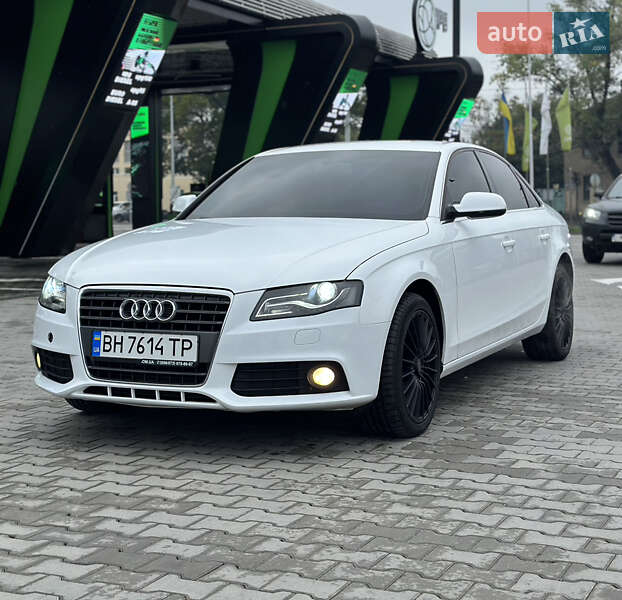 Седан Audi A4 2010 в 