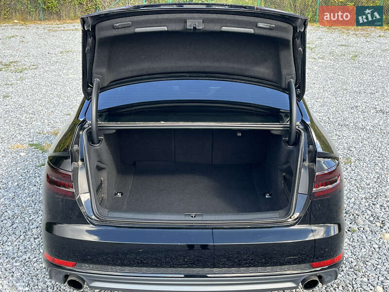 Седан Audi A4 2018 в Львове