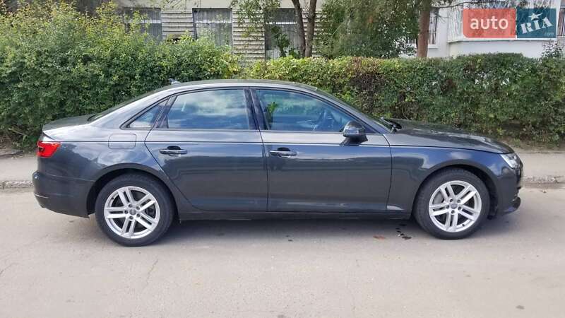 Седан Audi A4 2016 в Львове