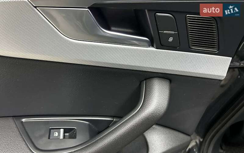 Седан Audi A4 2015 в Черновцах