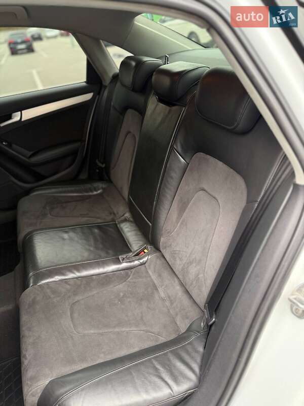 Седан Audi A4 2012 в Киеве
