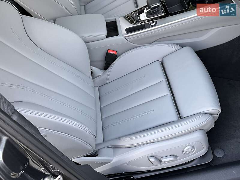 Седан Audi A4 2024 в Львове