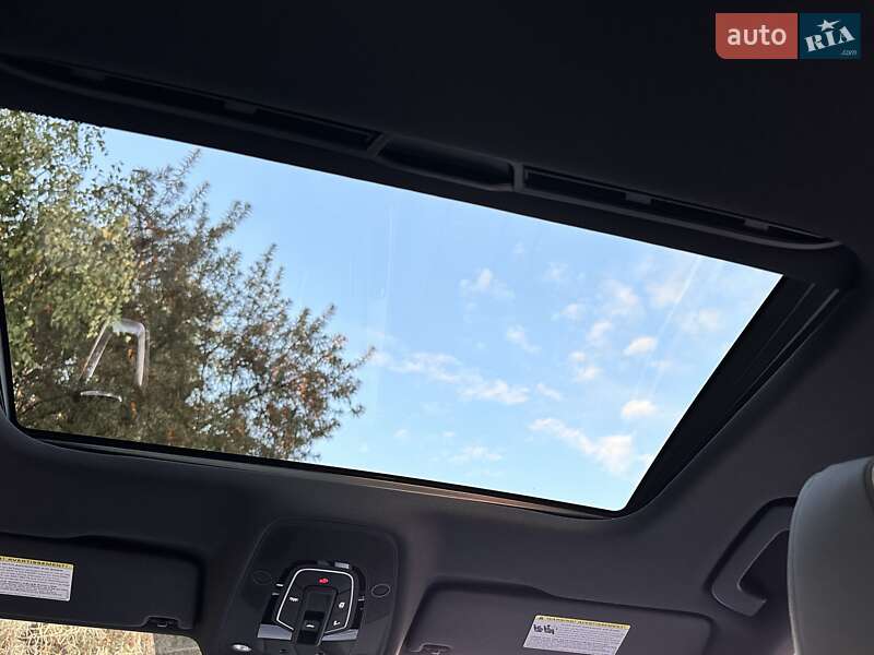 Седан Audi A4 2024 в Львове