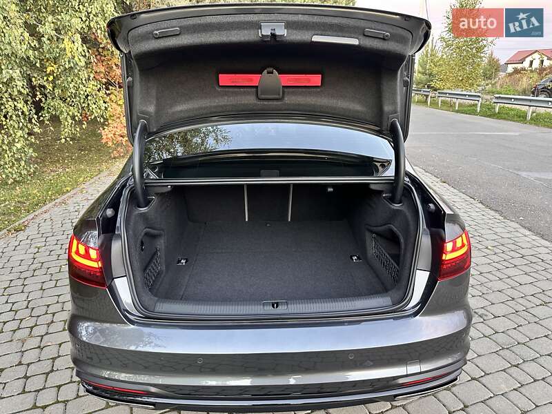 Седан Audi A4 2024 в Львове