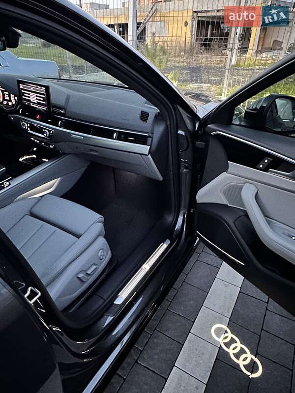 Седан Audi A4 2024 в Львове