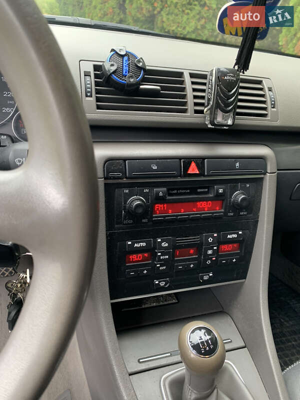 Седан Audi A4 2001 в Зборове