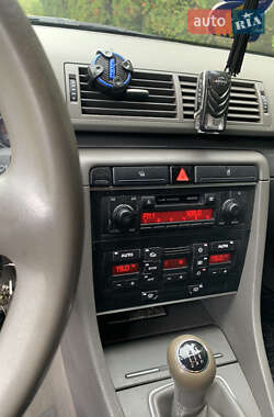Седан Audi A4 2001 в 