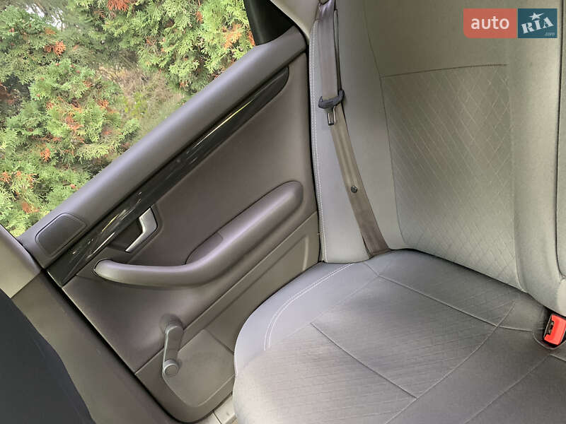 Седан Audi A4 2001 в Зборове