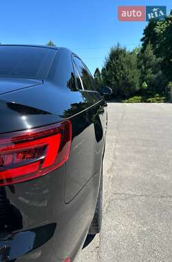 Седан Audi A4 2018 в 