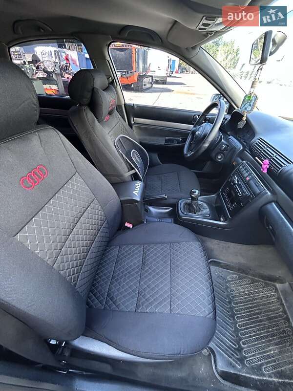 Седан Audi A4 1998 в Бабинцам