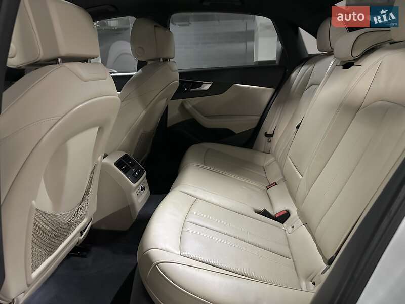 Седан Audi A4 2020 в Дніпрі