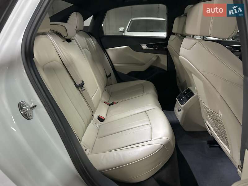 Седан Audi A4 2020 в Дніпрі