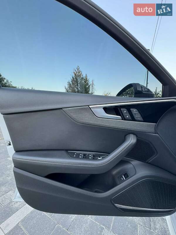 Седан Audi A4 2020 в Перечині