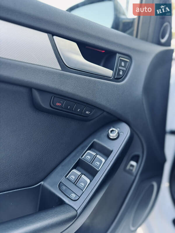 Седан Audi A4 2014 в Львове