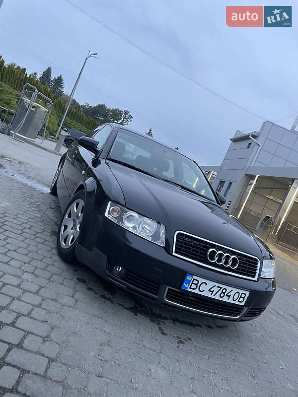 Седан Audi A4 2003 в Мостиске