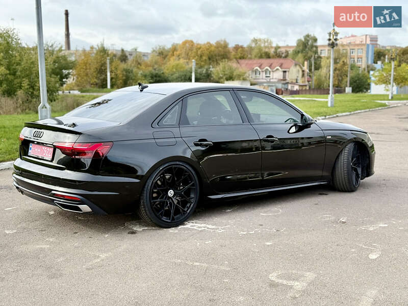 Седан Audi A4 2020 в Ровно