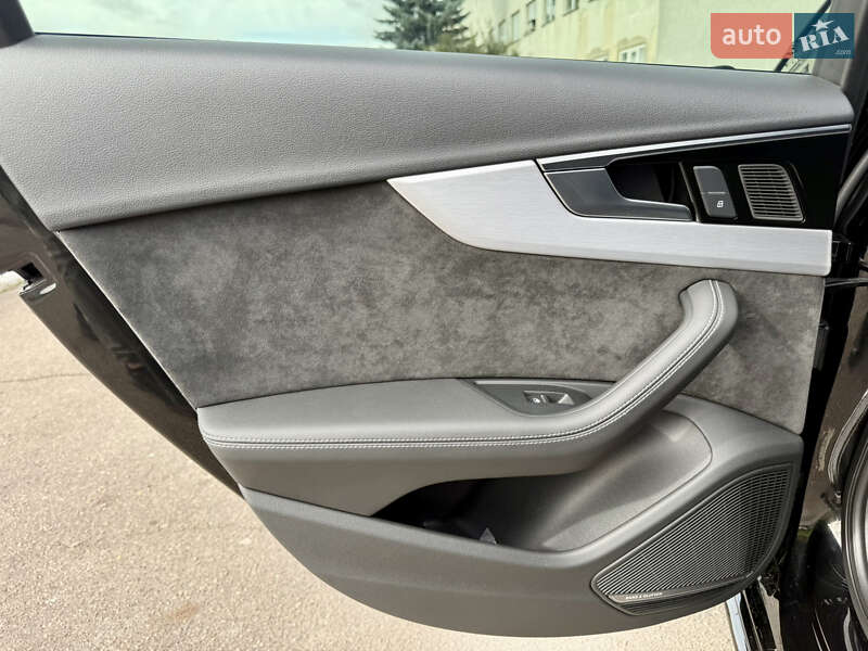 Седан Audi A4 2020 в Ровно